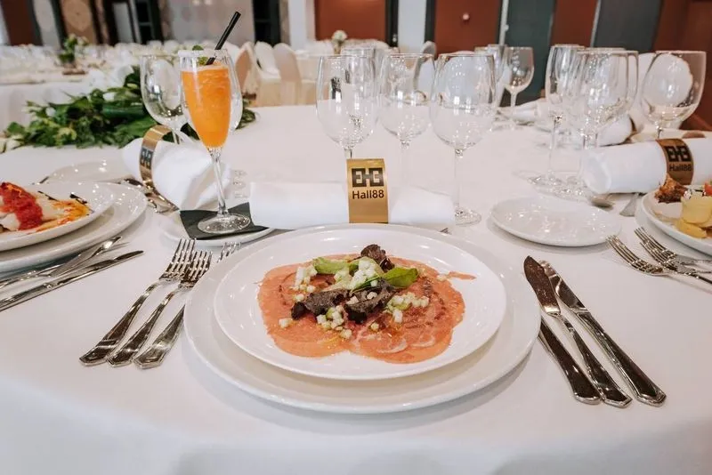 Foto de archivo de un plato servido en el restaurante del Hall 88