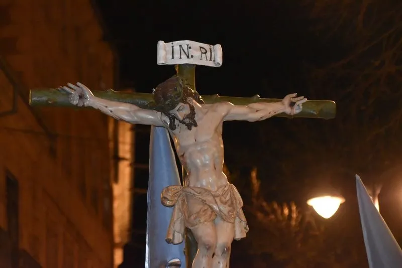 Foto 15 - Ilusionante desfile del Cristo de los Doctrinos y la Virgen de la Amargura por las calles salmantinas cuatro a&ntilde;os despu&eacute;s