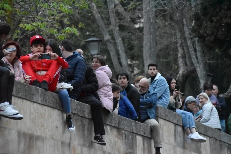 Foto 10 - Cientos de personas arropan al Cristo de los Doctrinos y la Virgen de la Amargura