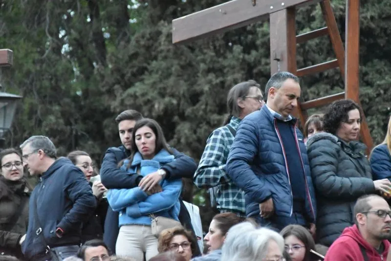 Foto 9 - Cientos de personas arropan al Cristo de los Doctrinos y la Virgen de la Amargura