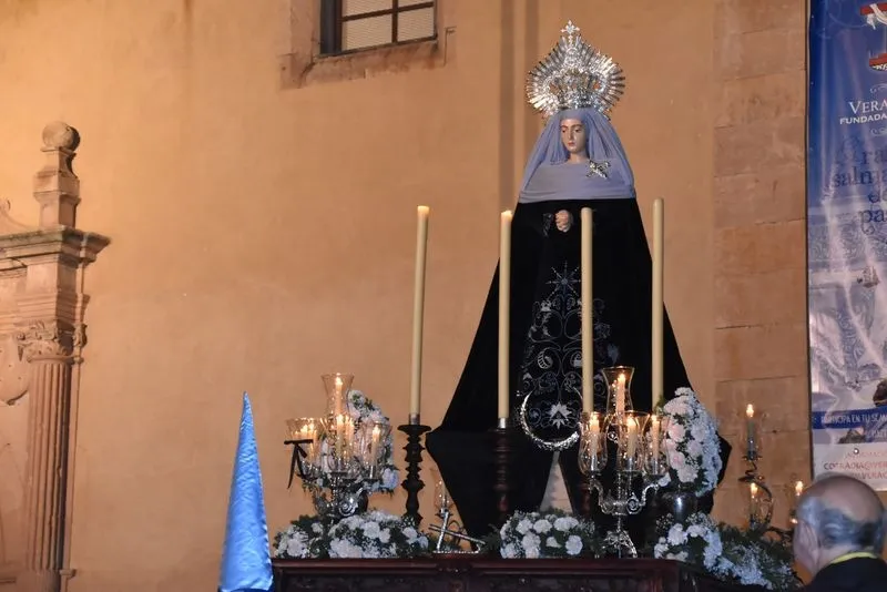 Foto 11 - Ilusionante desfile del Cristo de los Doctrinos y la Virgen de la Amargura por las calles salmantinas cuatro a&ntilde;os despu&eacute;s