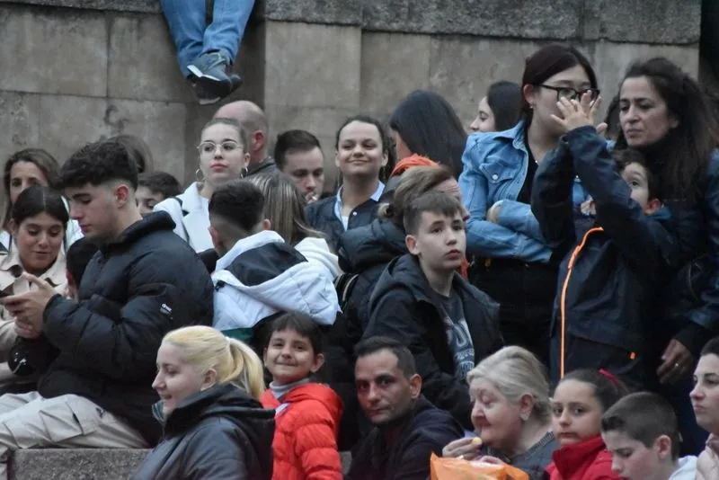 Foto 7 - Cientos de personas arropan al Cristo de los Doctrinos y la Virgen de la Amargura