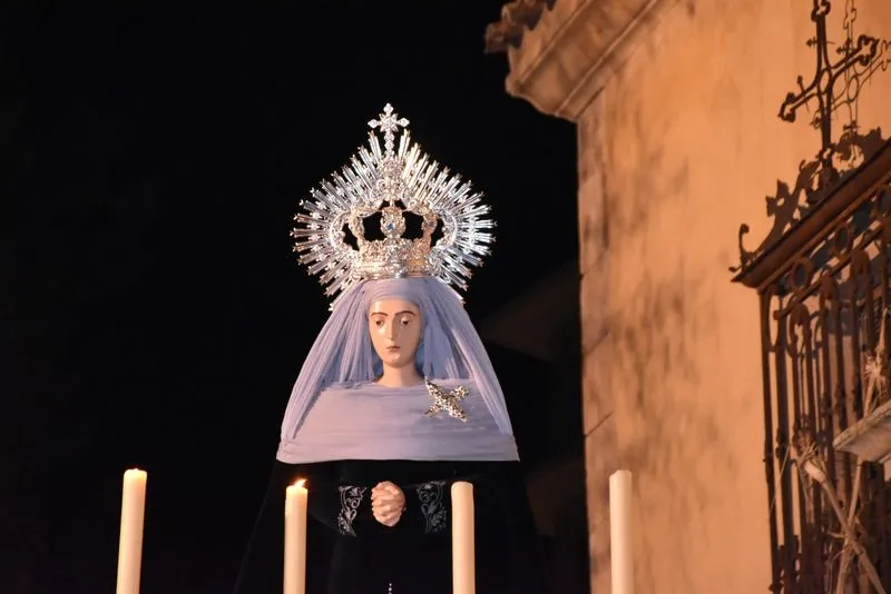Foto 10 - Ilusionante desfile del Cristo de los Doctrinos y la Virgen de la Amargura por las calles salmantinas cuatro a&ntilde;os despu&eacute;s