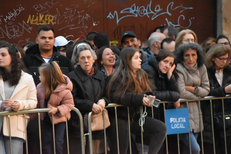 Foto 6 - Cientos de personas arropan al Cristo de los Doctrinos y la Virgen de la Amargura
