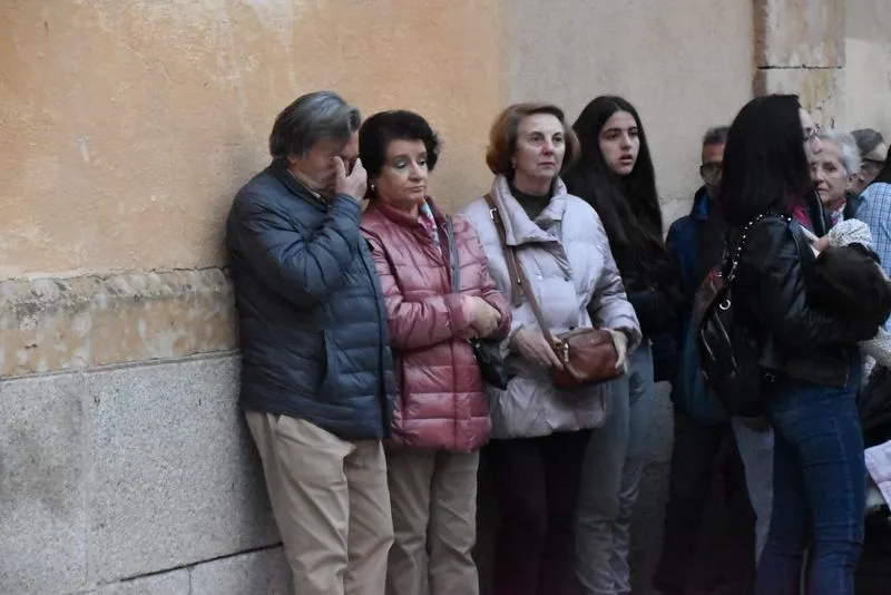 Foto 5 - Cientos de personas arropan al Cristo de los Doctrinos y la Virgen de la Amargura
