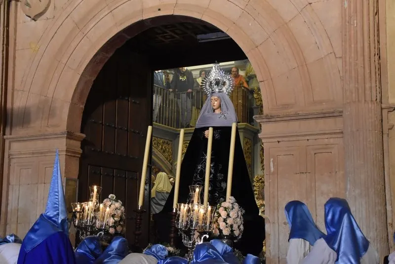 Foto 9 - Ilusionante desfile del Cristo de los Doctrinos y la Virgen de la Amargura por las calles salmantinas cuatro a&ntilde;os despu&eacute;s