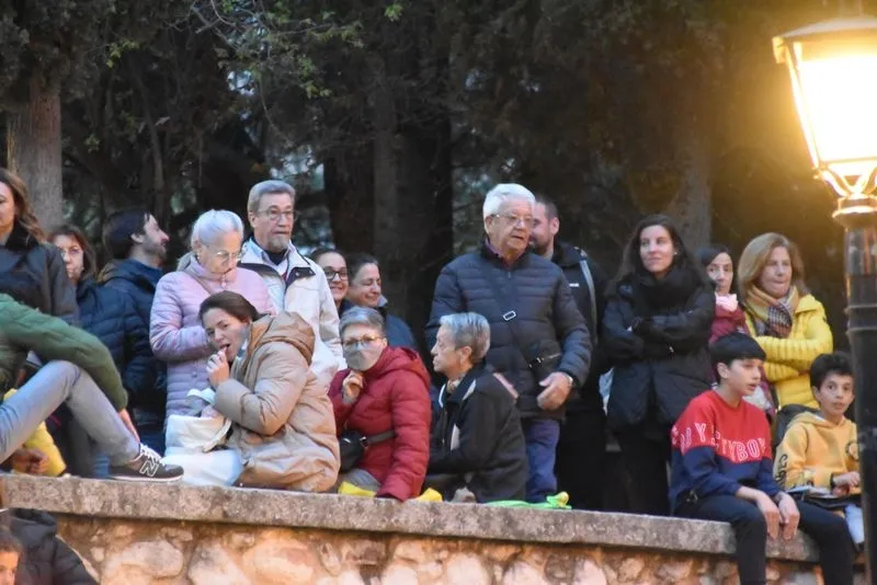 Foto 3 - Cientos de personas arropan al Cristo de los Doctrinos y la Virgen de la Amargura