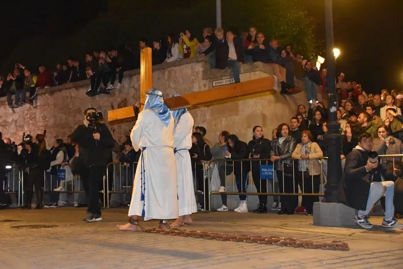 Foto 7 - Ilusionante desfile del Cristo de los Doctrinos y la Virgen de la Amargura por las calles salmantinas cuatro a&ntilde;os despu&eacute;s