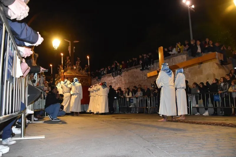 Foto 6 - Ilusionante desfile del Cristo de los Doctrinos y la Virgen de la Amargura por las calles salmantinas cuatro a&ntilde;os despu&eacute;s