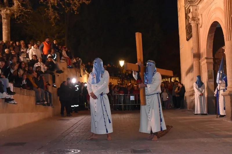 Foto 2 - Ilusionante desfile del Cristo de los Doctrinos y la Virgen de la Amargura por las calles salmantinas cuatro a&ntilde;os despu&eacute;s