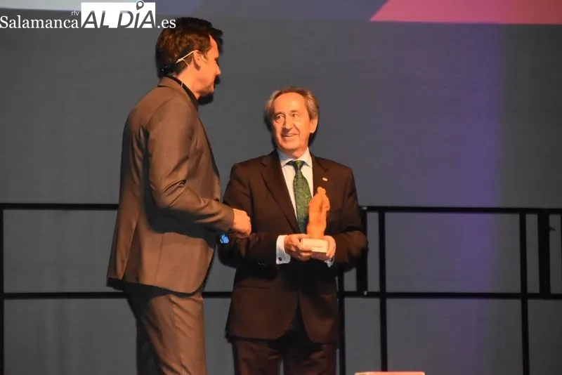 Foto 6 - La solidaridad con Ucrania, protagonista en la noche de los Premios de Cruz Roja en Salamanca
