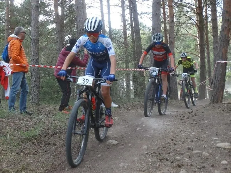 Ciclistas del Salamanca es Ciclismo en Aguilar de Campoo