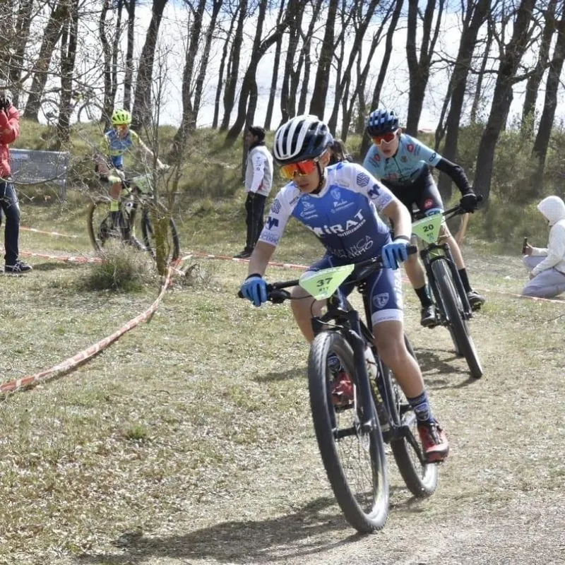 Corredores de Salamanca es Ciclismo en esta prueba de la Copa de escuelas BTT de Castilla y León, en Modubar de la Emparedada (Burgos)