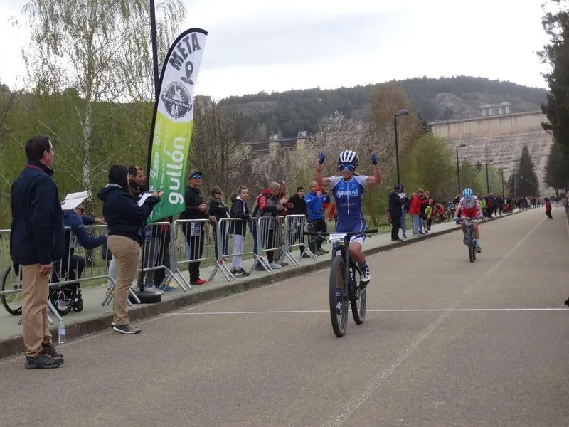 Ciclistas del Salamanca es Ciclismo en Aguilar de Campoo