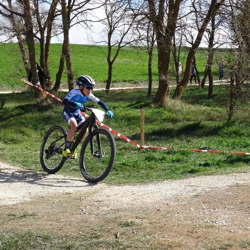Corredores de Salamanca es Ciclismo en esta prueba de la Copa de escuelas BTT de Castilla y León, en Modubar de la Emparedada (Burgos)
