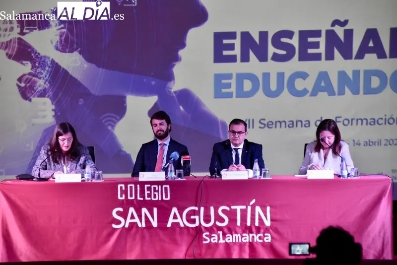 Primeras charlas de la Semana de Formación en el colegio San Agustín de Salamanca. Foto de Vanesa Martins
