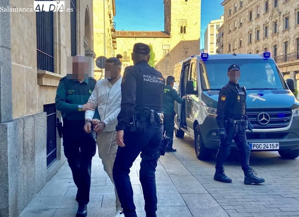 Llegada de los acusados a la Audiencia Provincial 