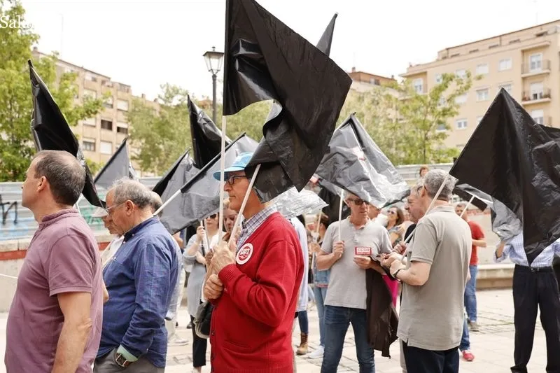 Concentración de CCOO y UGT en la plaza de San Román por el Día Mundial de la Seguridad y la Salud en el Trabajo