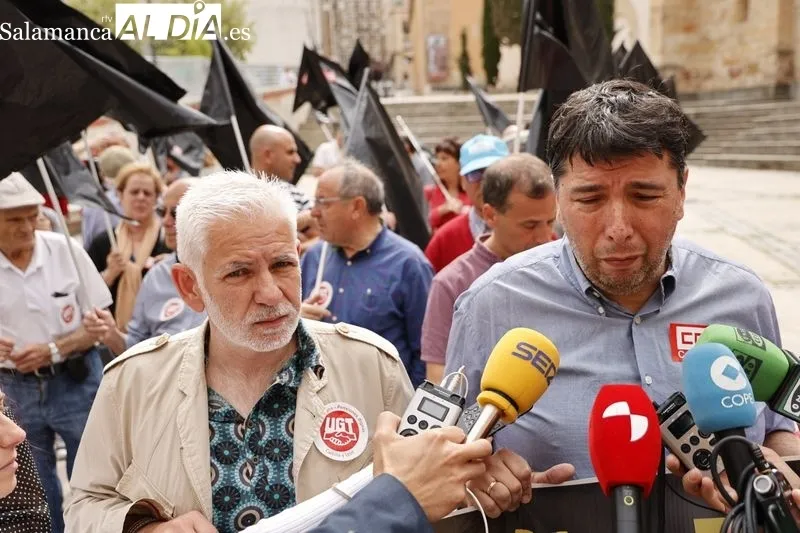 Concentración de CCOO y UGT en la plaza de San Román por el Día Mundial de la Seguridad y la Salud en el Trabajo