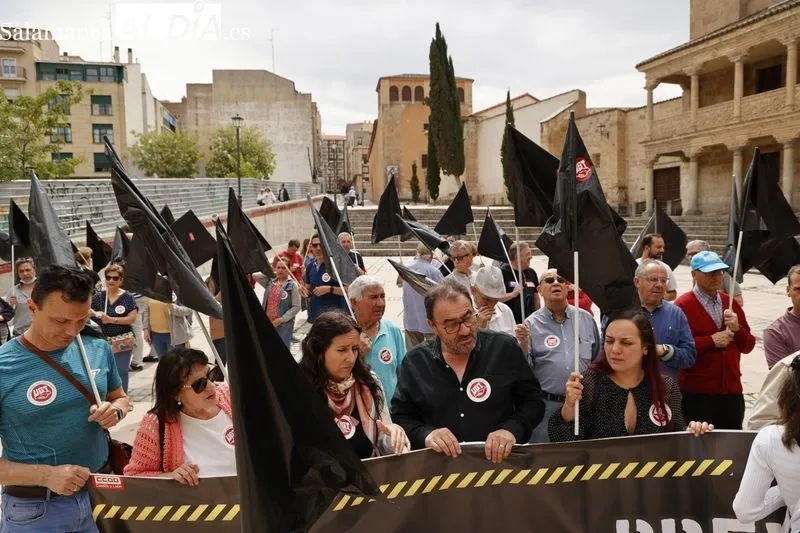 Concentración de CCOO y UGT en la plaza de San Román por el Día Mundial de la Seguridad y la Salud en el Trabajo
