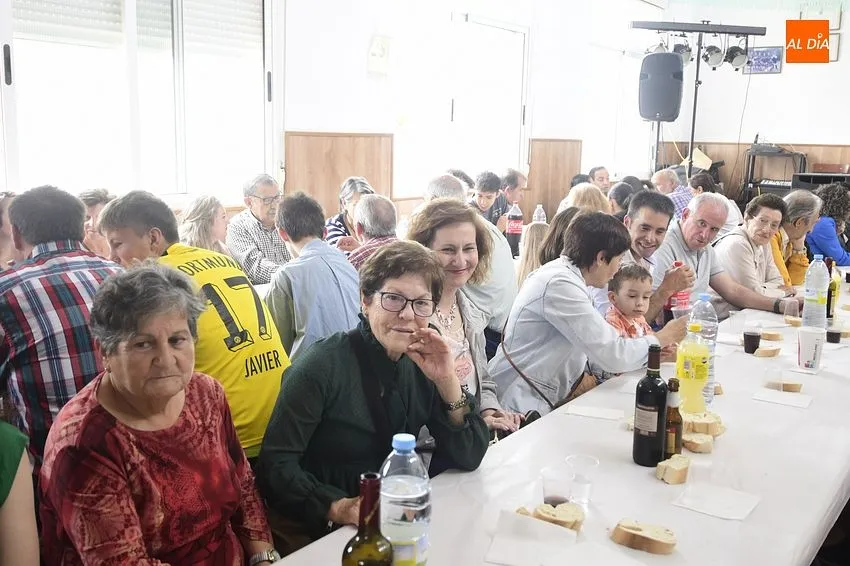 Foto 4 - Ivanrey degusta paella en el marco de sus fiestas patronales