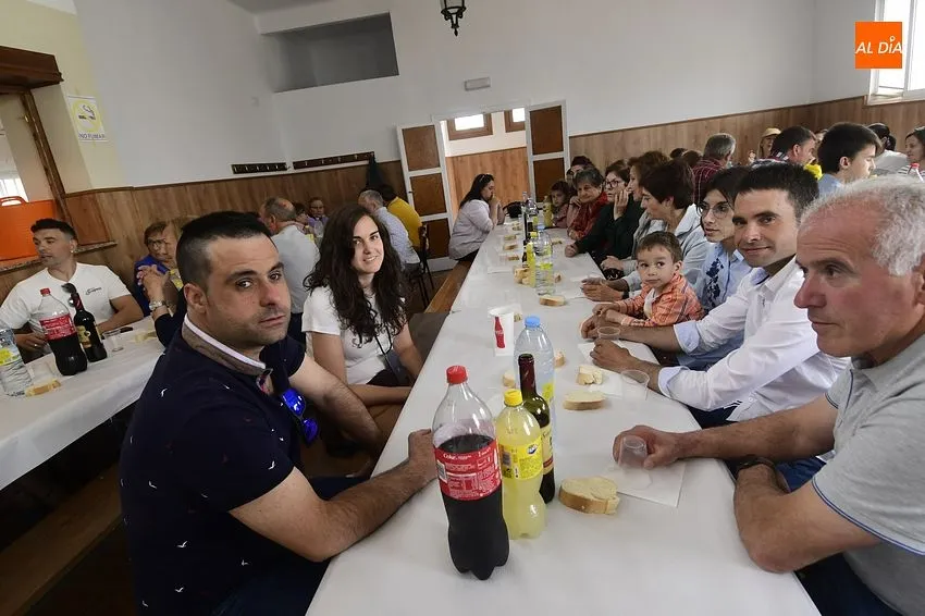 Foto 8 - Ivanrey degusta paella en el marco de sus fiestas patronales