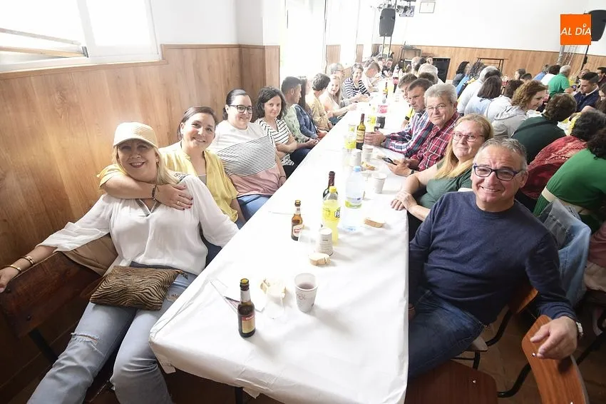 Foto 7 - Ivanrey degusta paella en el marco de sus fiestas patronales