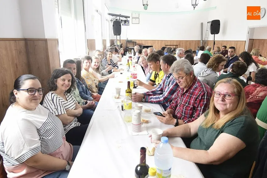 Foto 6 - Ivanrey degusta paella en el marco de sus fiestas patronales