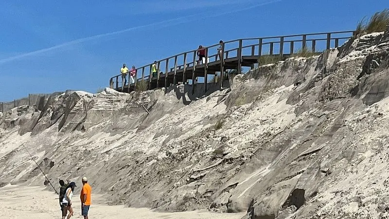 Foto 2 - Prohibido transitar por la pasarela que une Barra y Costa Nova 