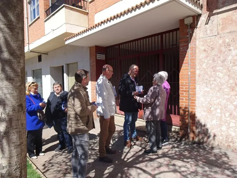 Los concejales del PP de Santa Marta, encabezados por el alcalde, David Mingo