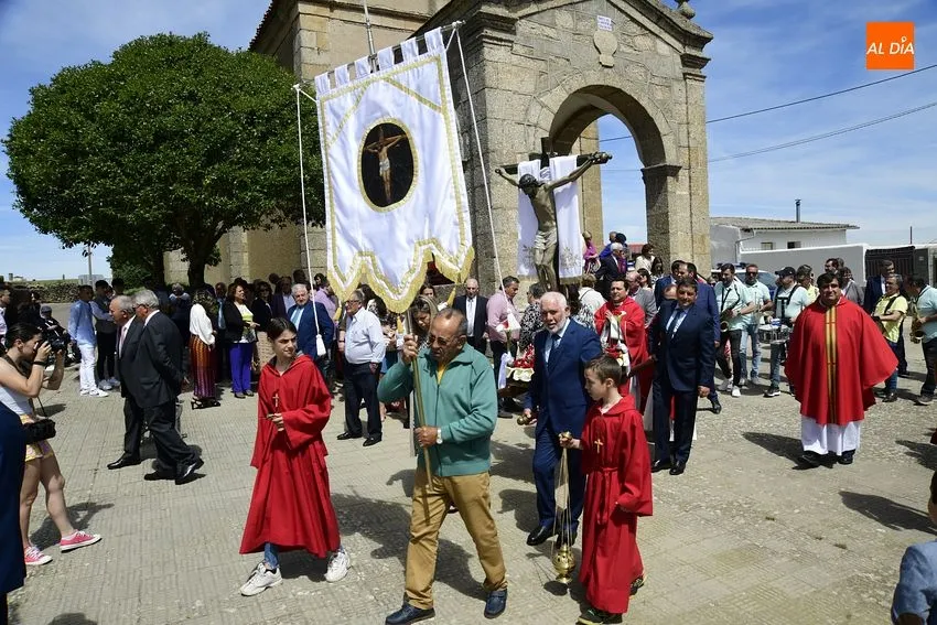 Porcesión del Cristo de la Exaltación en Gallegos de Argañán / Fotos: Adrián M. Pastor