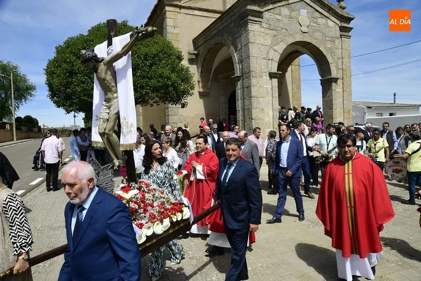 Porcesión del Cristo de la Exaltación en Gallegos de Argañán / Fotos: Adrián M. Pastor