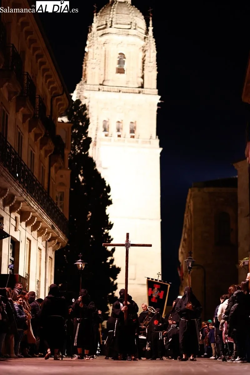 Procesión de la Hermandad Universitaria. Foto de David Sañudo