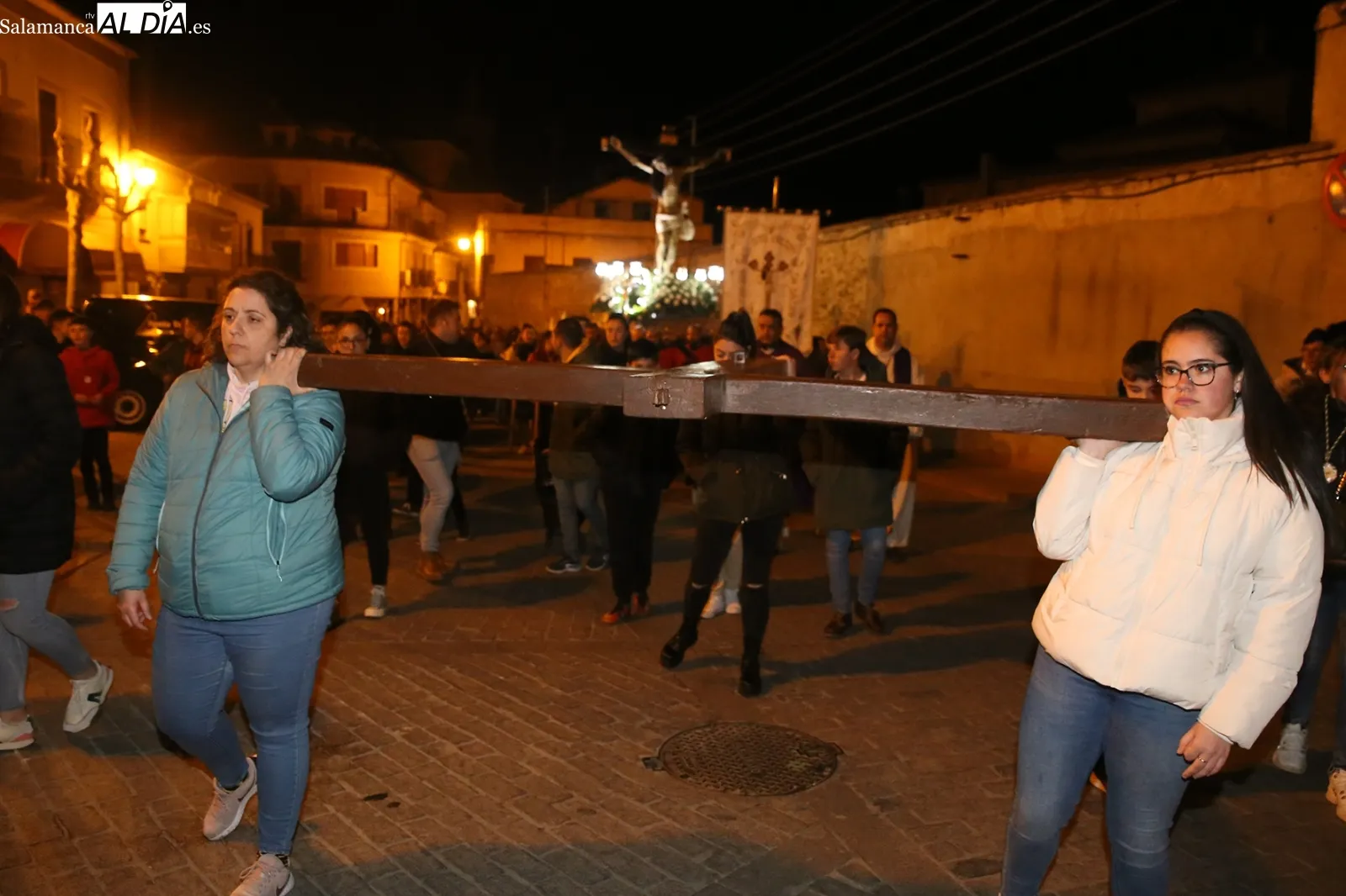 Foto 6 - Procesi&oacute;n del V&iacute;a Crucis de los J&oacute;venes