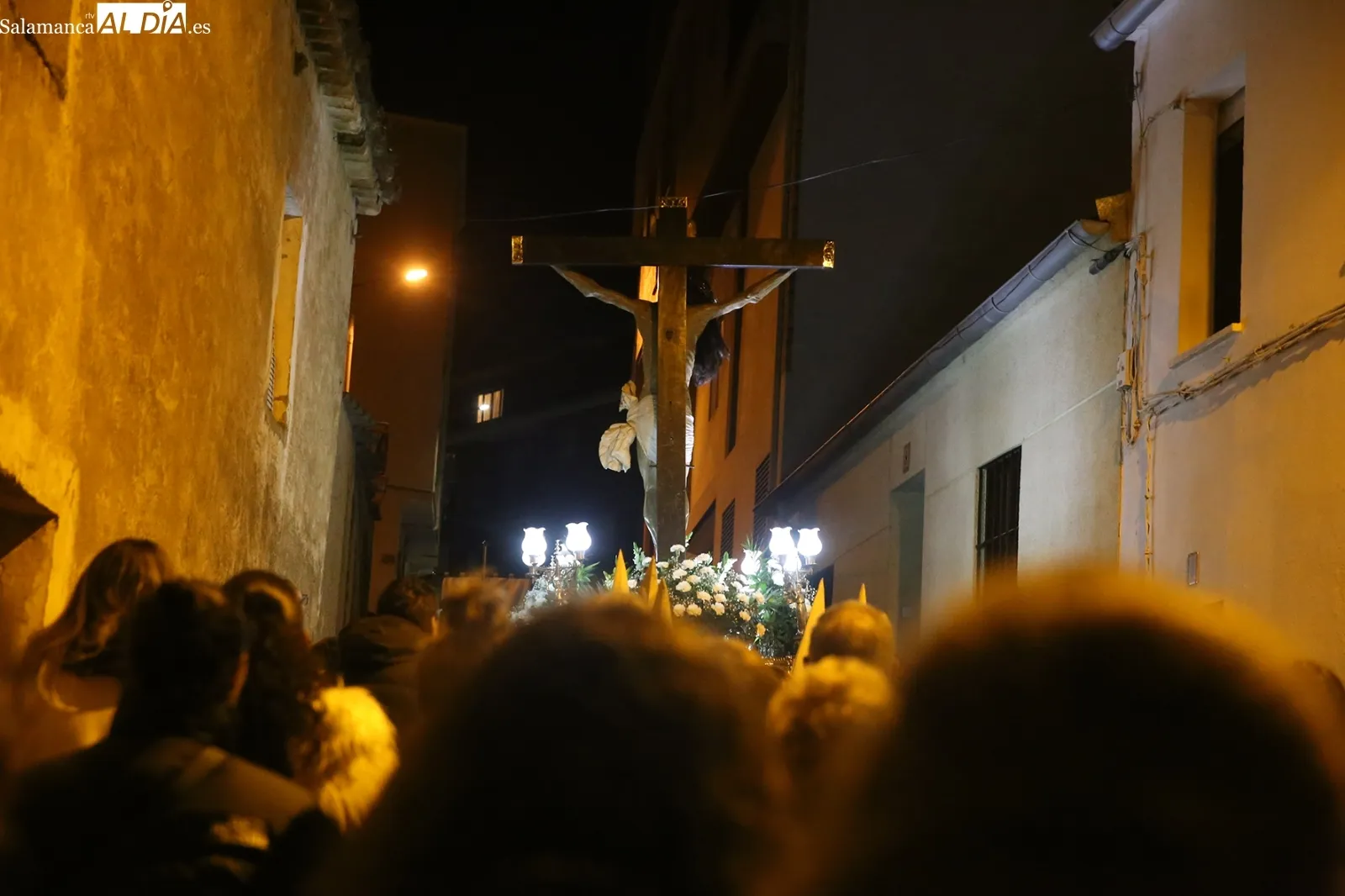Foto 2 - Procesi&oacute;n del V&iacute;a Crucis de los J&oacute;venes