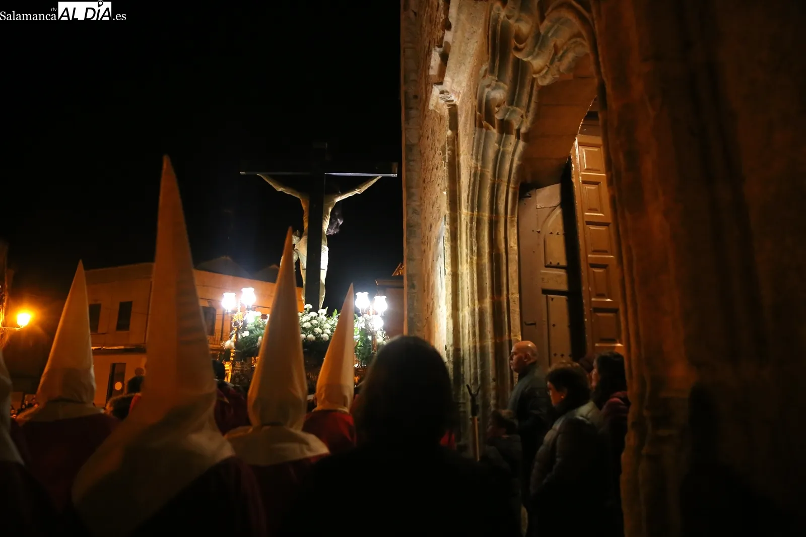 Foto 15 - Procesi&oacute;n del V&iacute;a Crucis de los J&oacute;venes