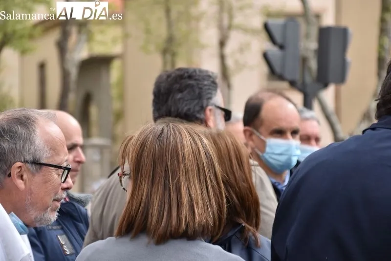 Manifestación en el paseo de San Vicente de profesionales del servicio de mantenimiento del Complejo Asistencial de Salamanca. Foto de Vanesa Martins
