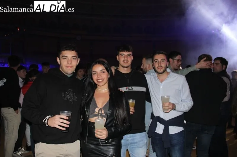 Foto 40 - La fiesta Remember congrega a 1.200 personas en la Plaza de Toros