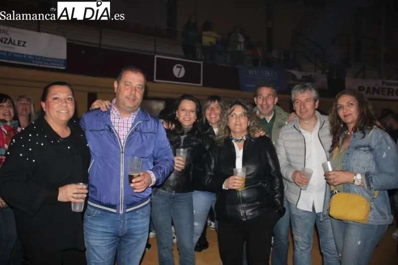 Foto 31 - La fiesta Remember congrega a 1.200 personas en la Plaza de Toros