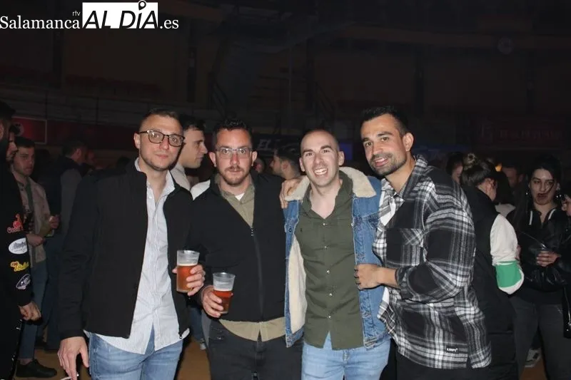 Foto 50 - La fiesta Remember congrega a 1.200 personas en la Plaza de Toros