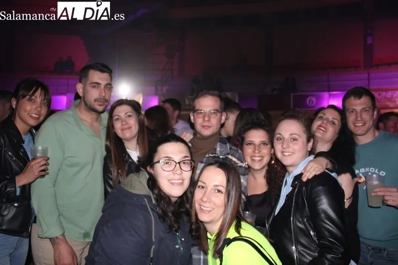 Foto 7 - La fiesta Remember congrega a 1.200 personas en la Plaza de Toros