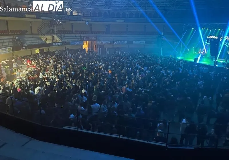 Foto 5 - La fiesta Remember congrega a 1.200 personas en la Plaza de Toros
