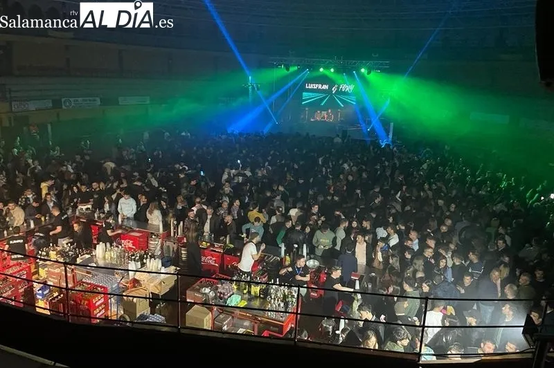 Foto 4 - La fiesta Remember congrega a 1.200 personas en la Plaza de Toros