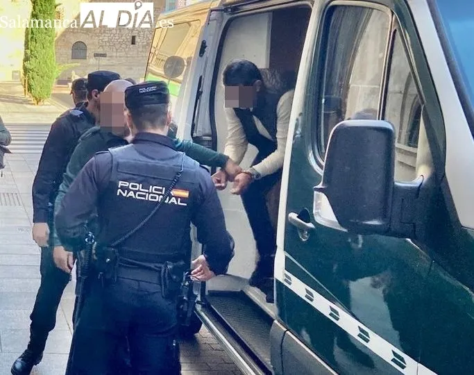 Llegada de los acusados a la Audiencia Provincial 