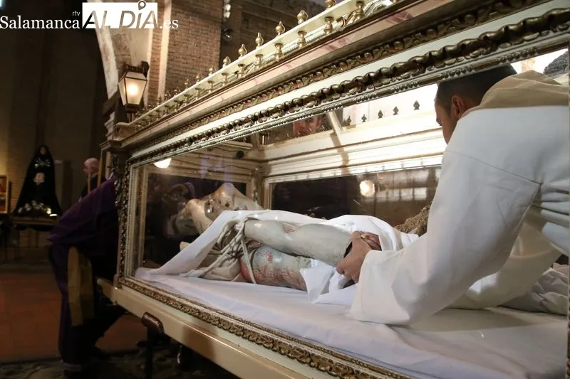 Foto 4 - El prior de los Carmelitas Descalzos pronuncia el serm&oacute;n del Descendimiento