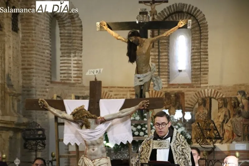 Foto 13 - El prior de los Carmelitas Descalzos pronuncia el serm&oacute;n del Descendimiento