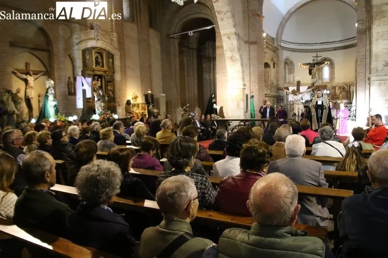 Foto 12 - El prior de los Carmelitas Descalzos pronuncia el serm&oacute;n del Descendimiento