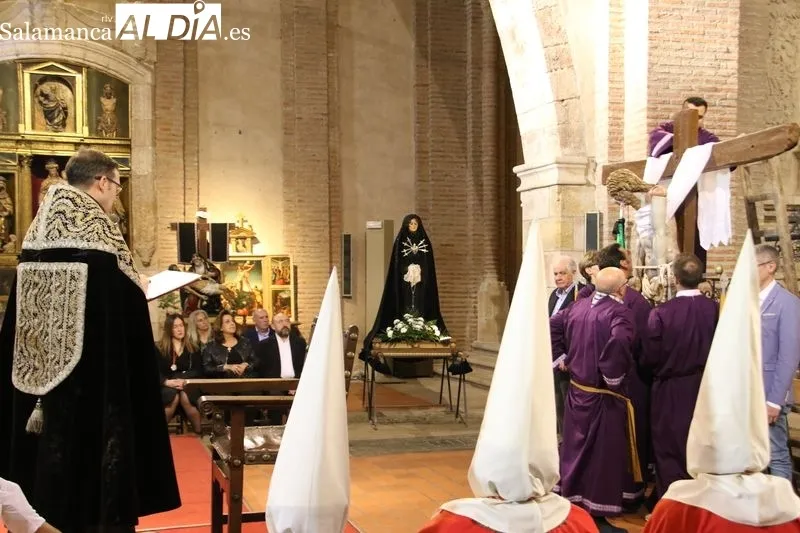Foto 8 - El prior de los Carmelitas Descalzos pronuncia el serm&oacute;n del Descendimiento