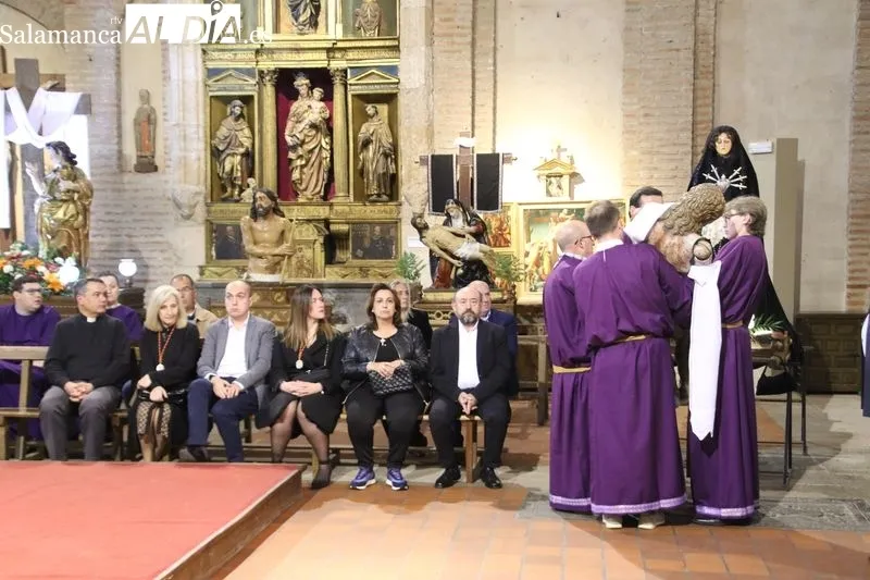 Foto 7 - El prior de los Carmelitas Descalzos pronuncia el serm&oacute;n del Descendimiento