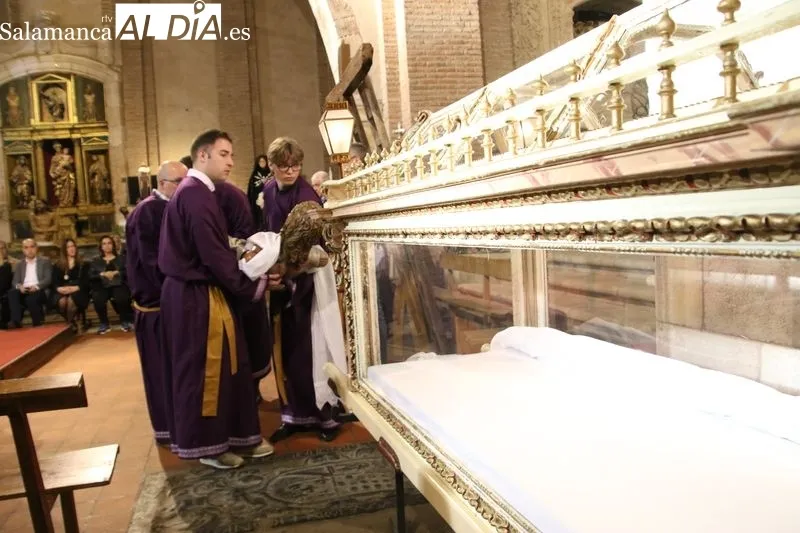 Foto 6 - El prior de los Carmelitas Descalzos pronuncia el serm&oacute;n del Descendimiento